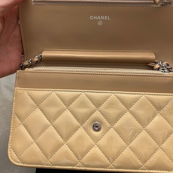 Chanel Wallet on Chain Patent Leather - Picture 5 of 12